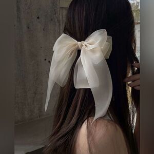 Elegant white Hair Bow K10